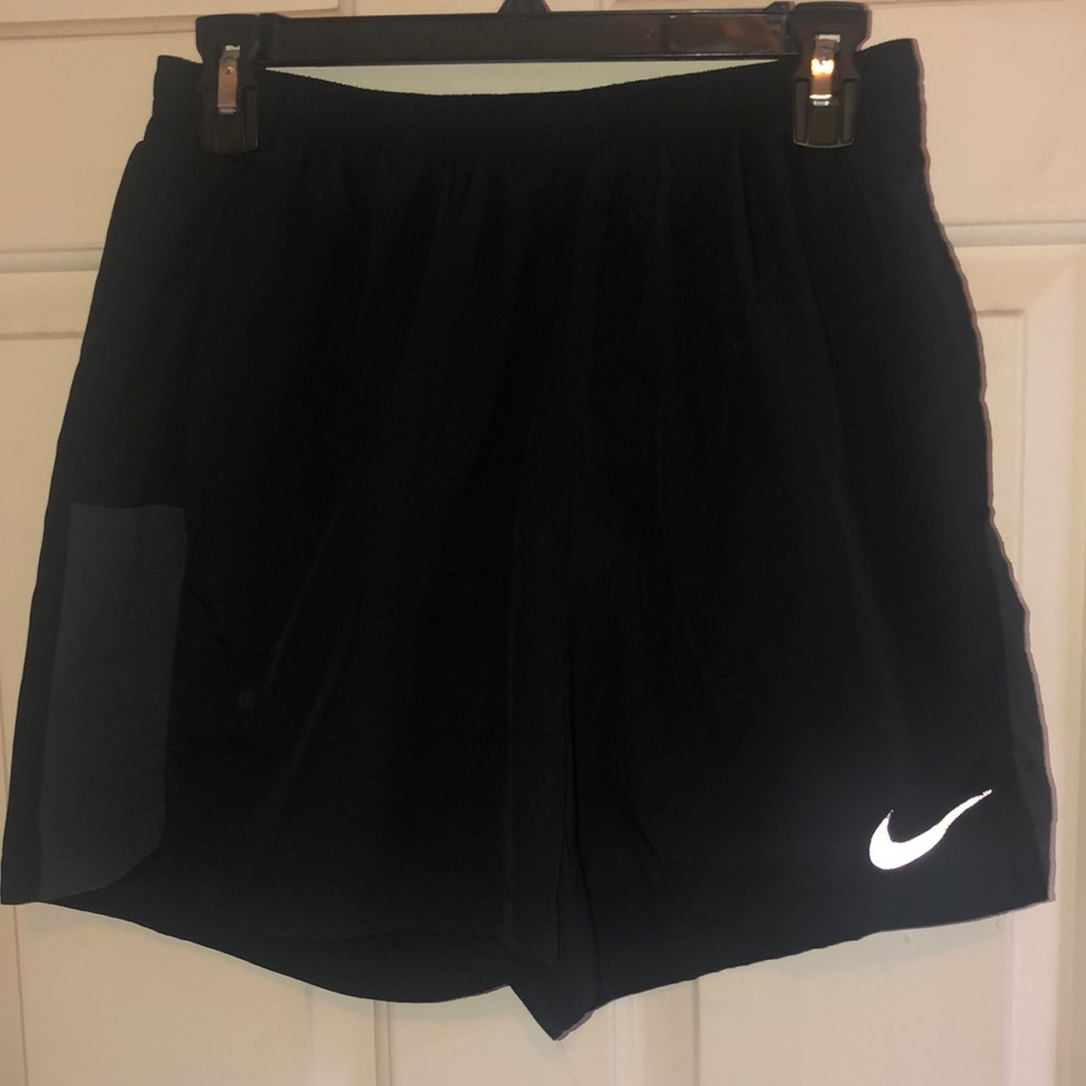 Nike shorts lined/black (Medium)